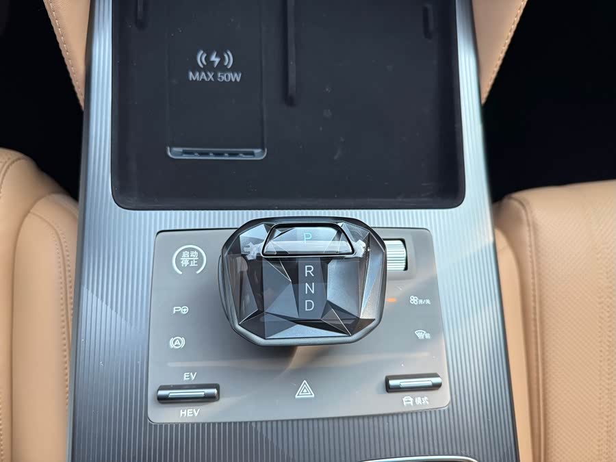 BYD SongL DM-i 2024 immagine di auto #14