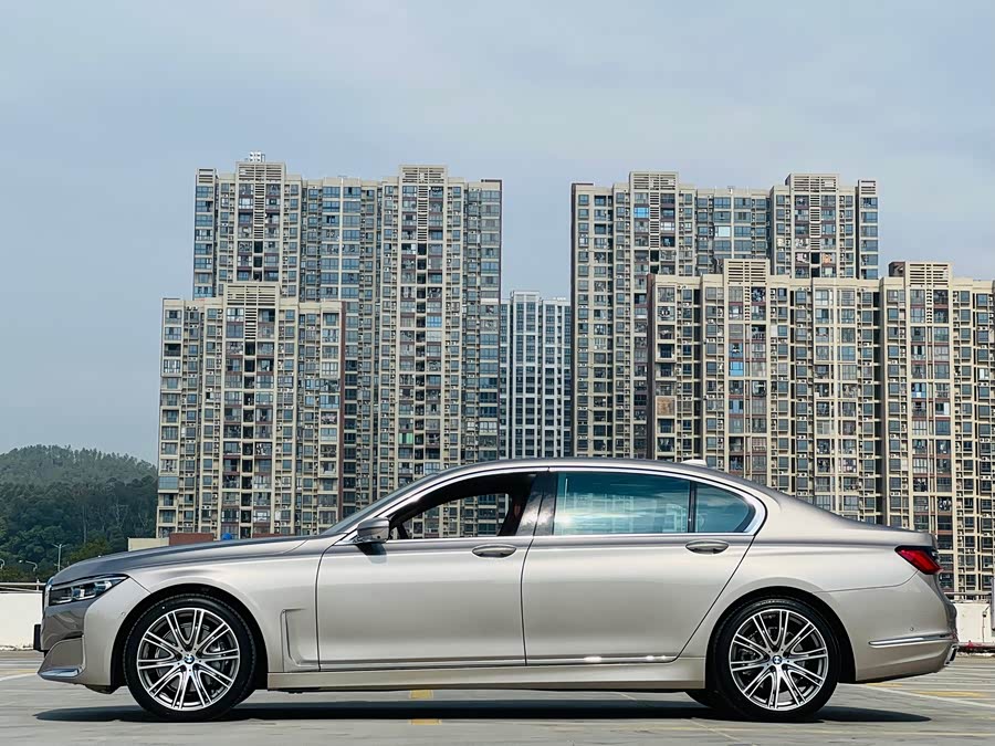 BMW 7 Series 2021 car image #14