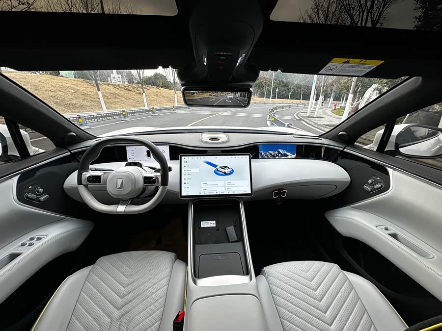 Avatr 11 2023 car image #14