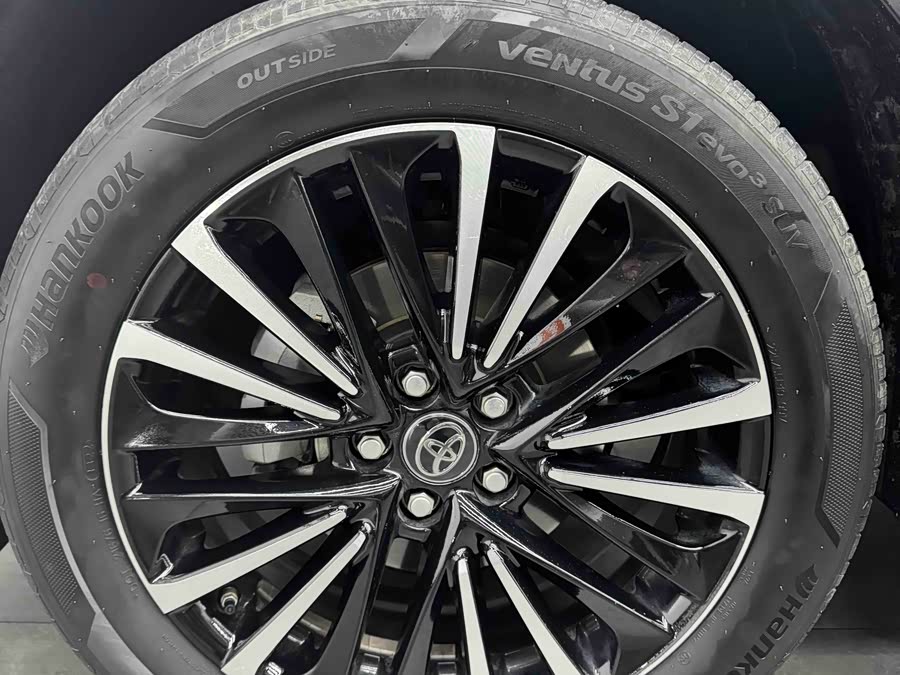 Toyota Venza 2023 car image #14