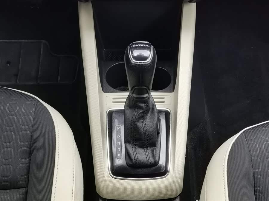 Skoda Fabia 2016 immagine di auto #14