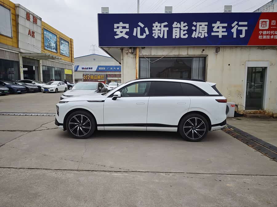 Xpeng G9 2023 صورة سيارة #14