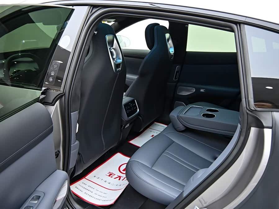 MI YU7 2025 image de voiture #14