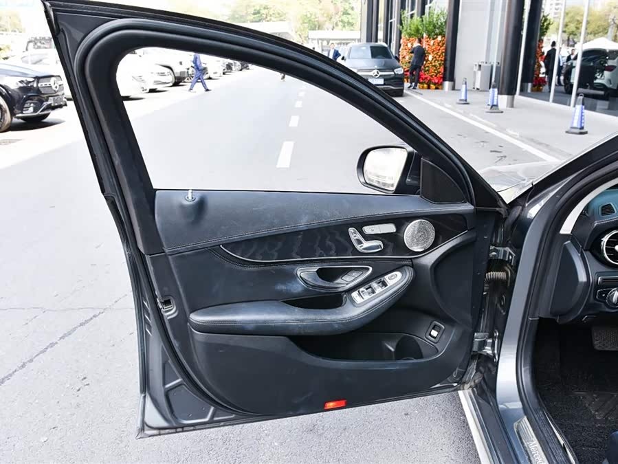 Mercedes-Benz C Class 2018 car image #14