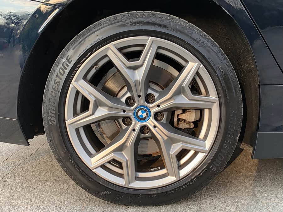 BMW i3 2023 car image #14