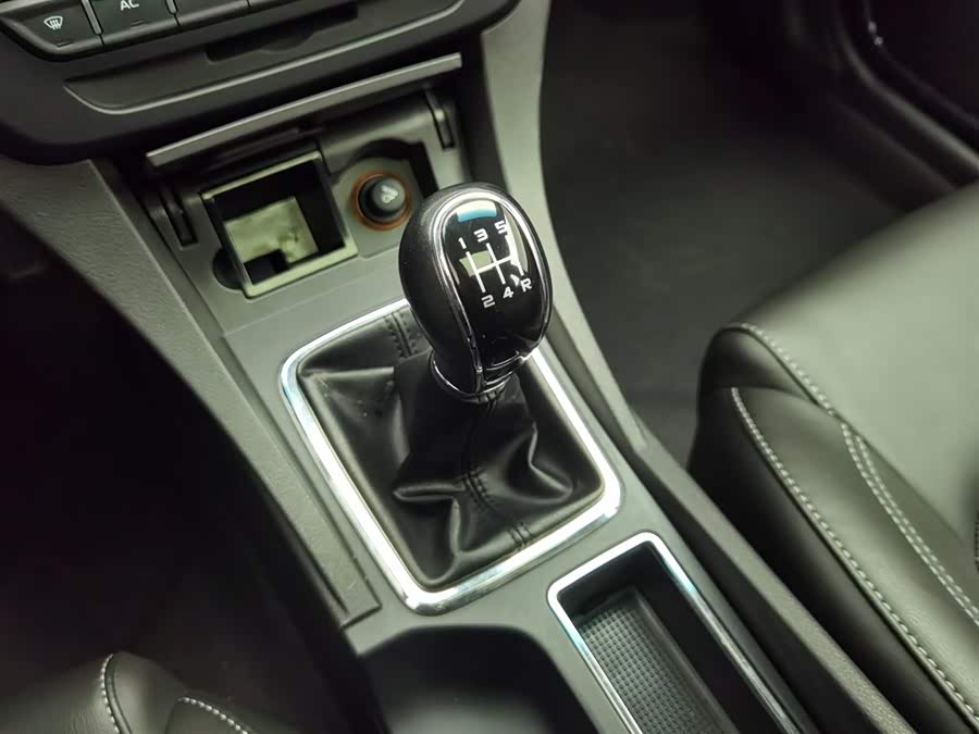 GEELY Emgrand 2017 car image #14