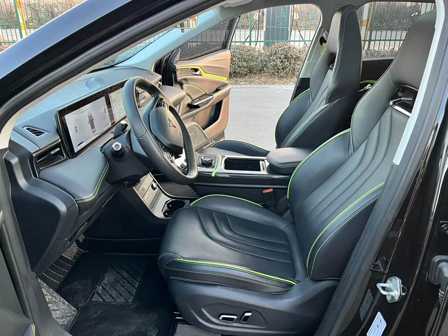 哪吒汽车 哪吒U 2022 汽车图片 #14