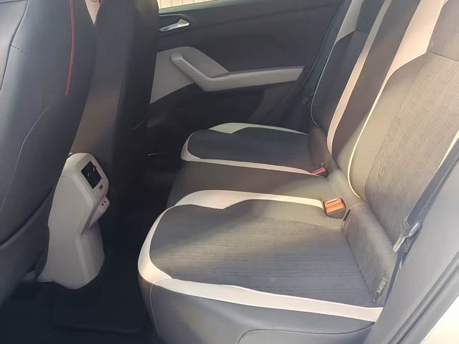 Volkswagen T-Cross 2023 car image #14