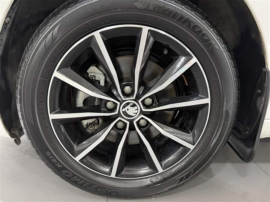 Skoda Octavia 2017 car image #14