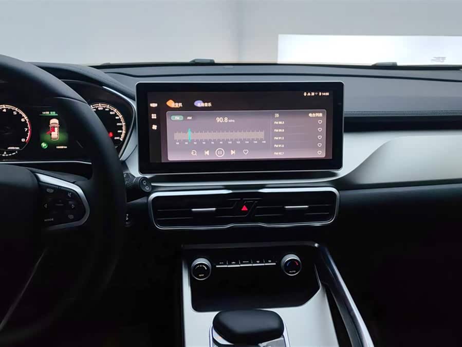 GEELY Coolray 2024 car image #14