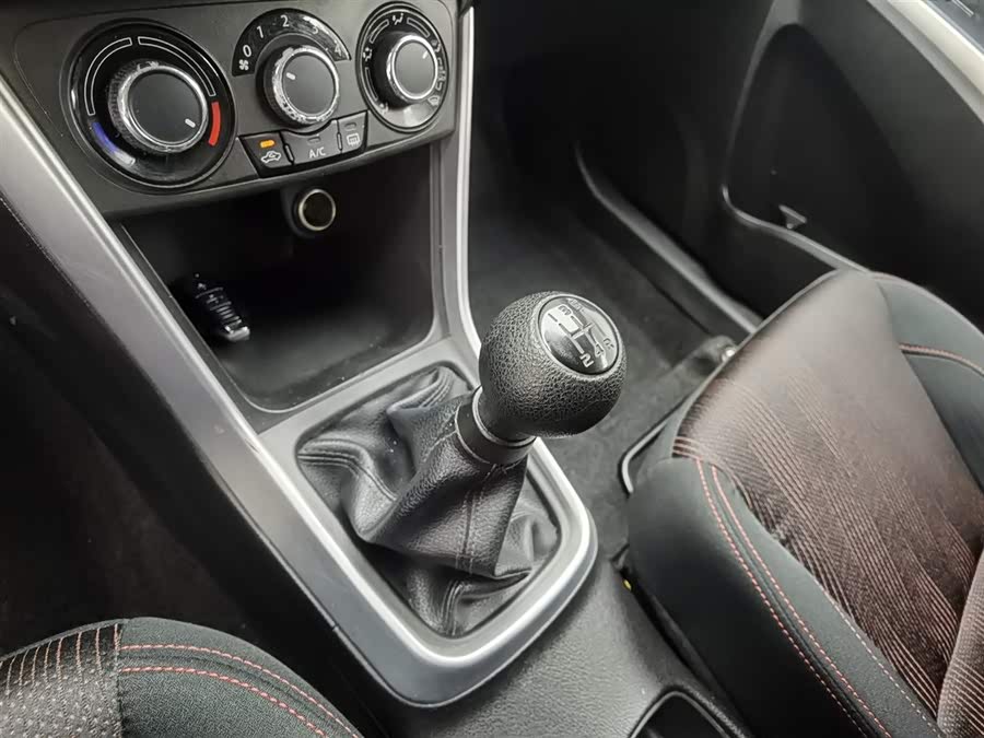 Suzuki S-Cross 2014 صورة سيارة #14