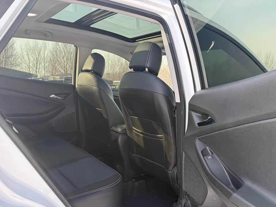 Chevrolet Tracker 2022 imagen de coche #14