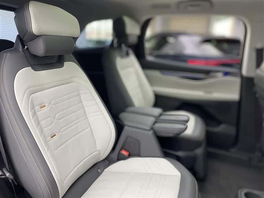 Ford Edge 2023 car image #14