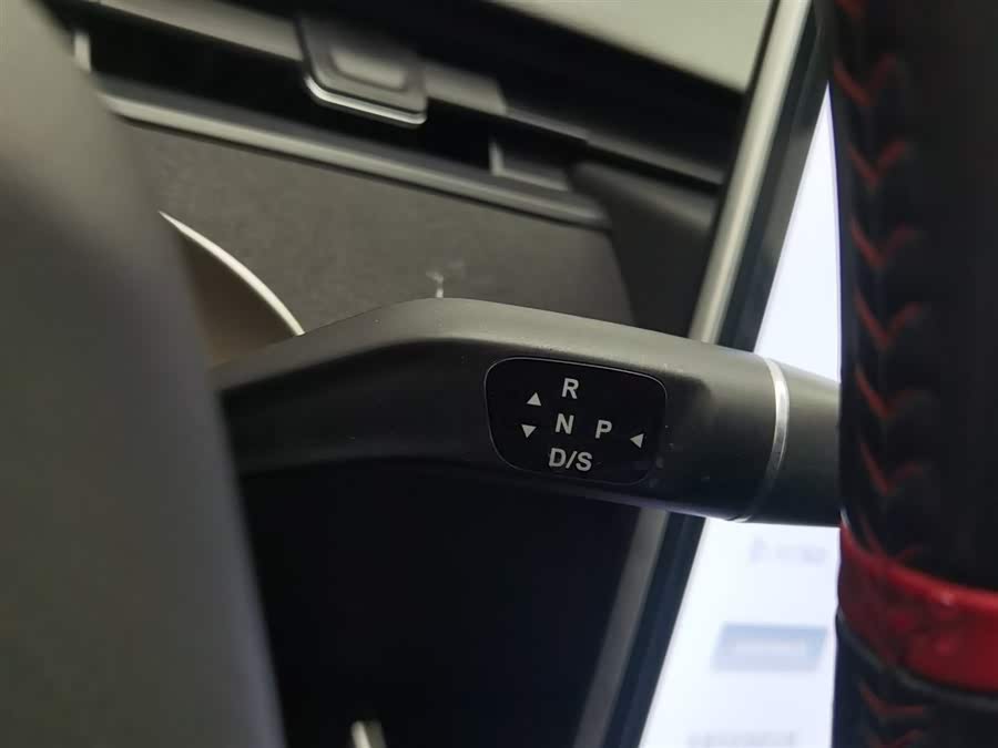 哪吒汽车 哪吒V 2021 汽车图片 #14