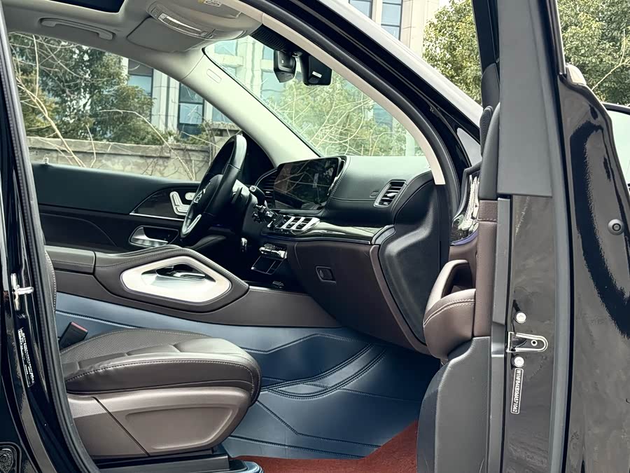 Mercedes-Benz GLE Class 2022 car image #14