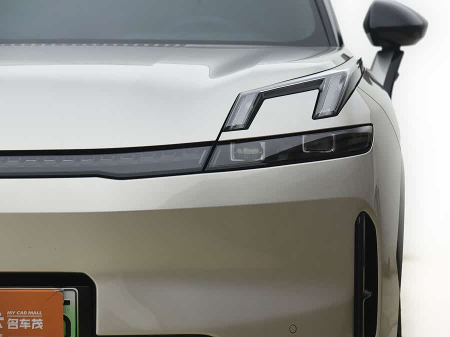 Lynk & Co 08 EM-P 2024 car image #14