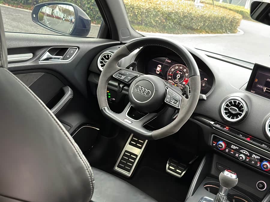 Audi RS 3 2018 immagine di auto #14