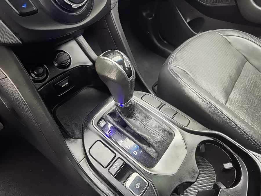 Hyundai Santa Fe 2014 car image #14