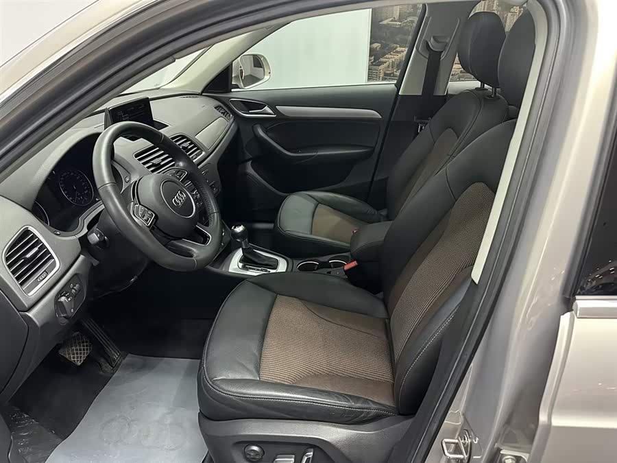 Audi Q3 2019 car image #14