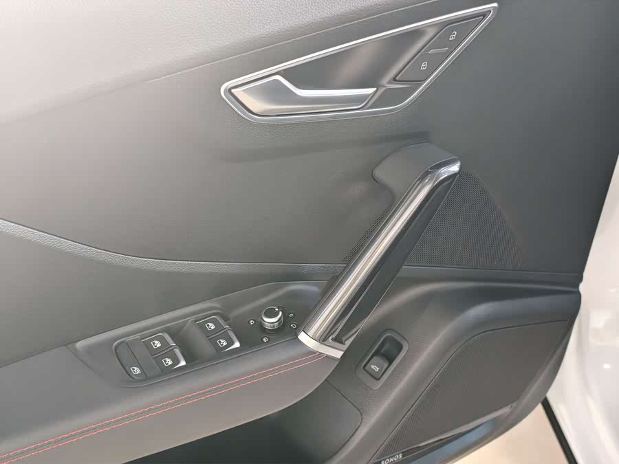 Audi Q2L 2024 صورة سيارة #14