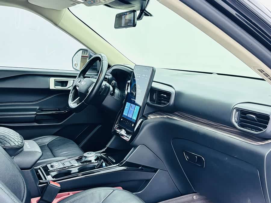 Ford Explorer 2021 car image #14