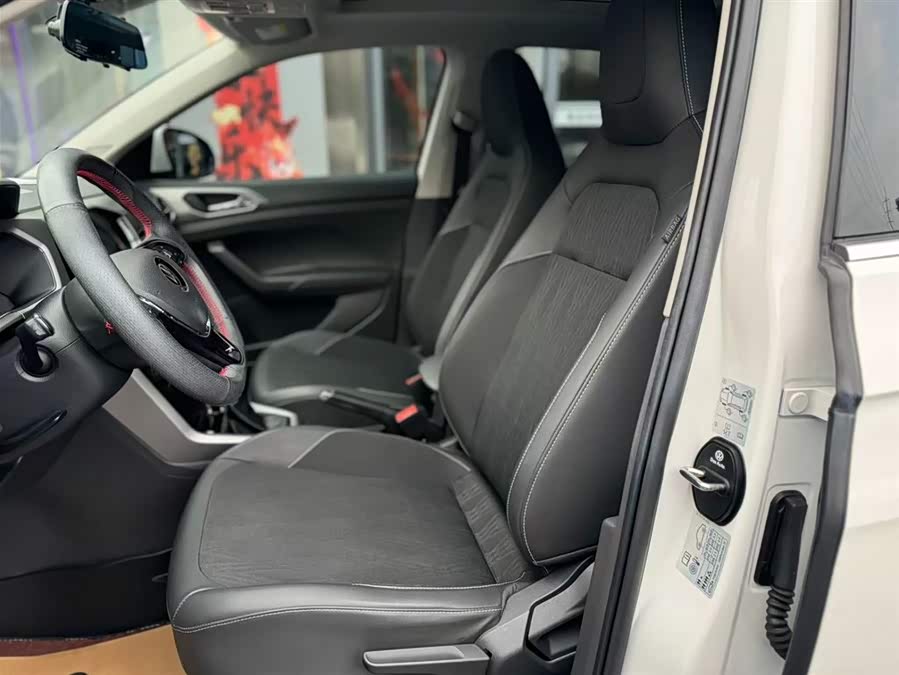 Volkswagen T-Cross 2020 #14 Volkswagen T-Cross 2020 car image #14