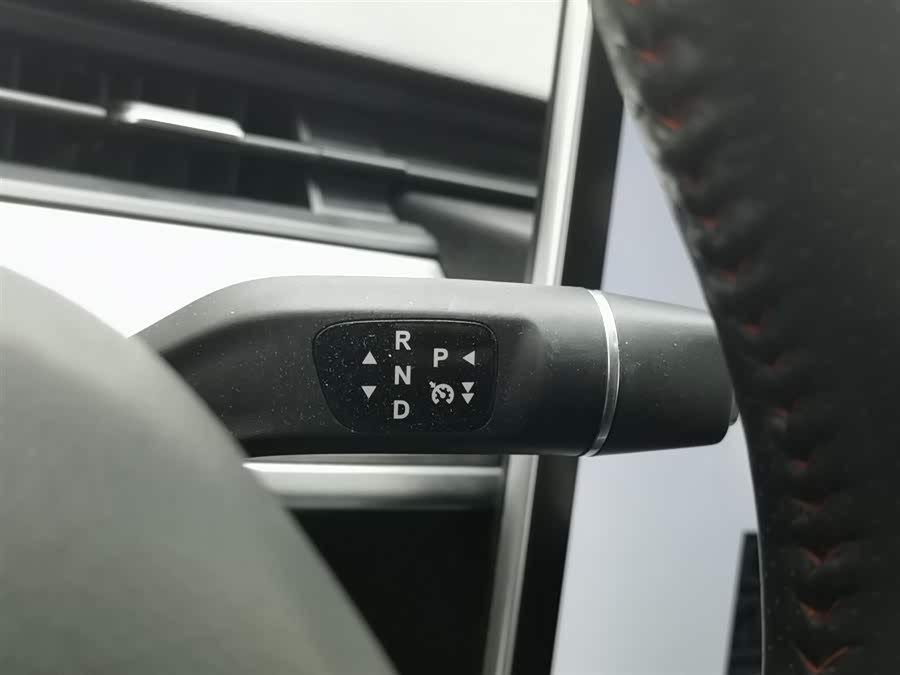 哪吒汽车 哪吒V 2022 汽车图片 #14