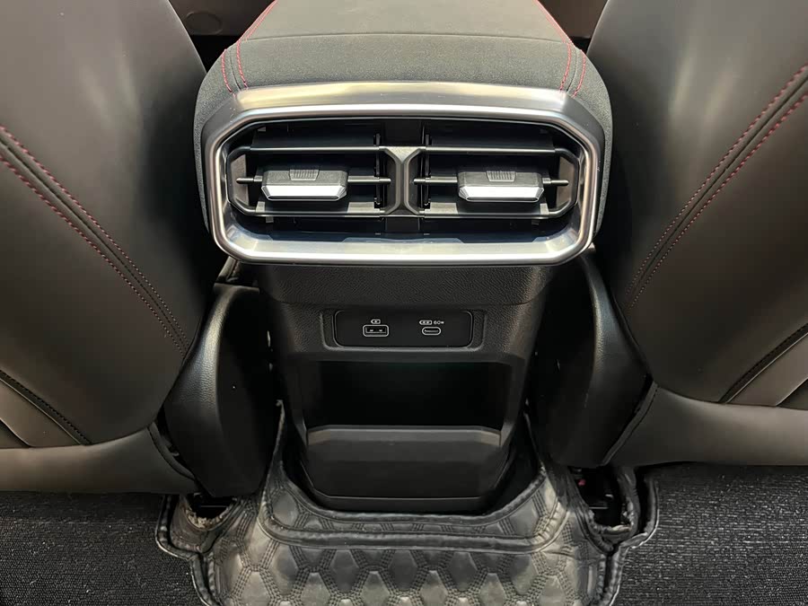 Jetour Traveller 2023 car image #14