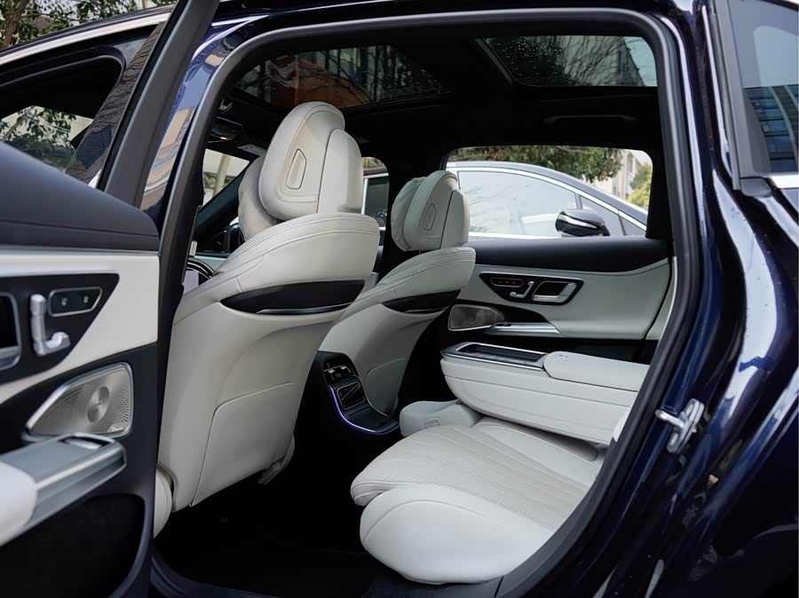 Mercedes-Benz E Class 2023 car image #14