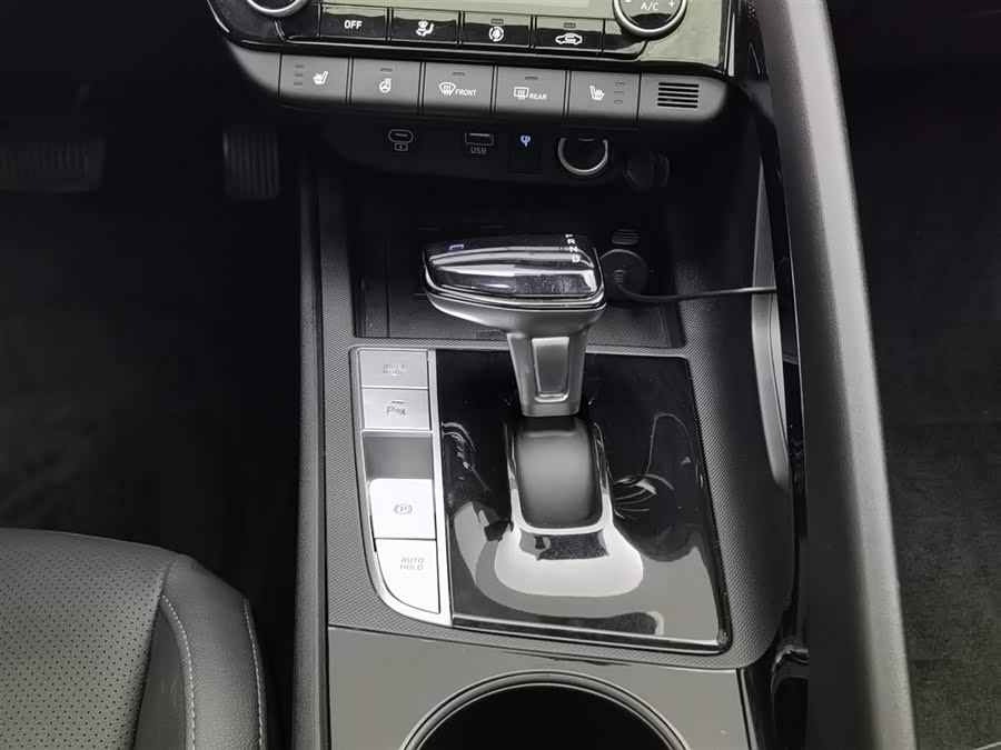 Hyundai Elantra 2023 immagine di auto #14