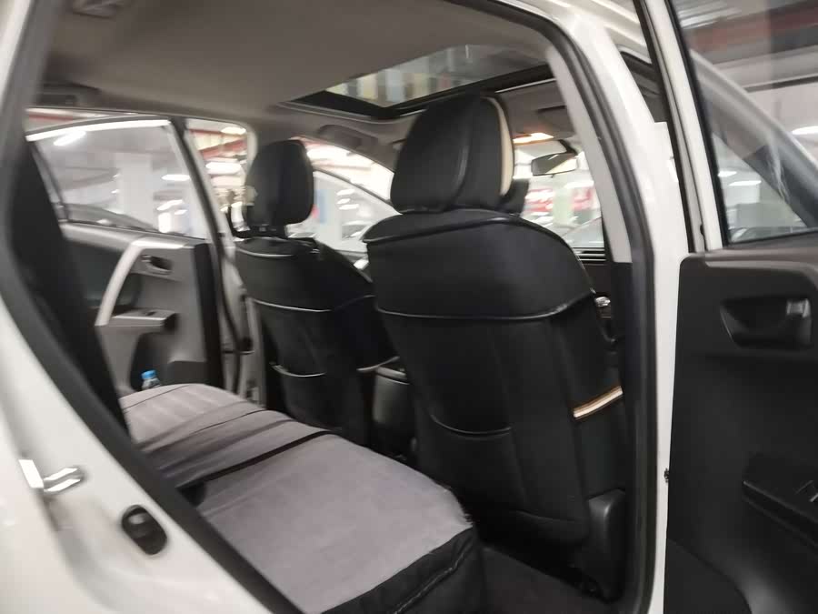 Toyota RAV4 2017 #14 Toyota RAV4 2017 car image #14