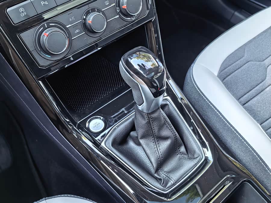 Volkswagen Tharu 2025 immagine di auto #14