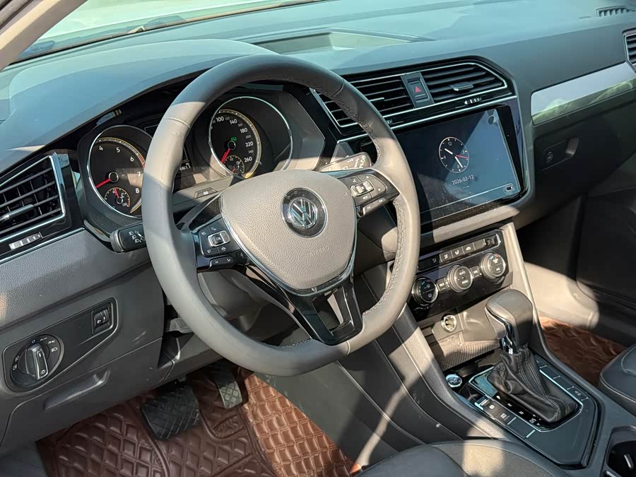 Volkswagen Tiguan L 2021 car image #14