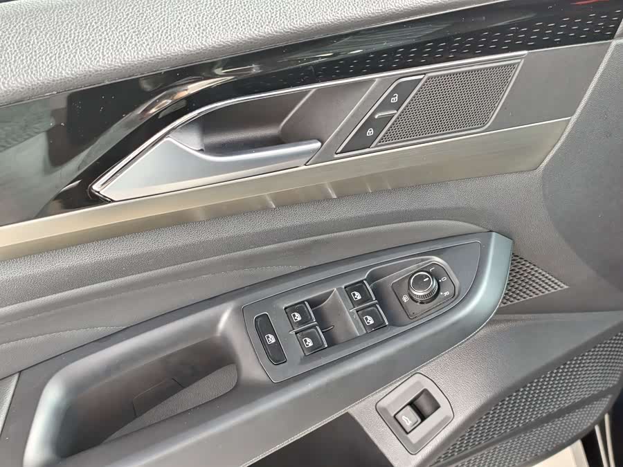 Volkswagen Passat 2019 car image #14