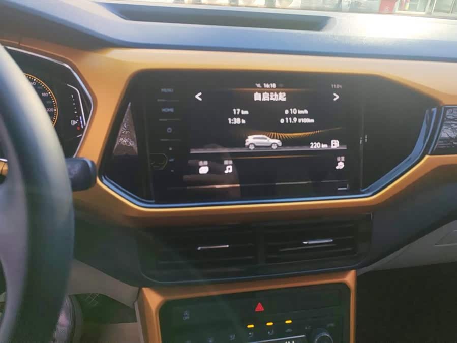 Volkswagen T-Cross 2019 car image #14