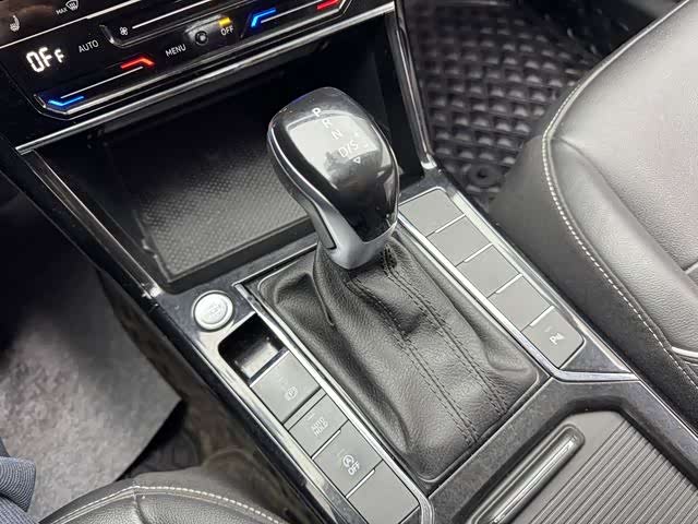 Volkswagen Passat 2023 imagen de coche #14