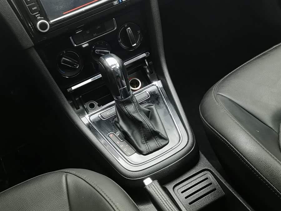 Volkswagen Bora 2013 immagine di auto #14