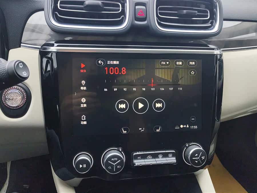 Lynk & Co 02 2019 car image #14