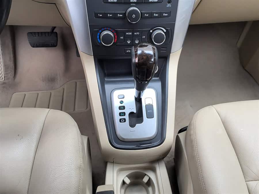 Chevrolet Captiva (Imported) 2010 car image #14