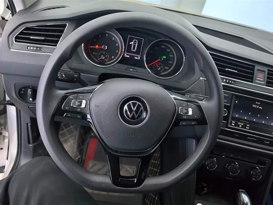 Volkswagen Tiguan L 2020 car image #14