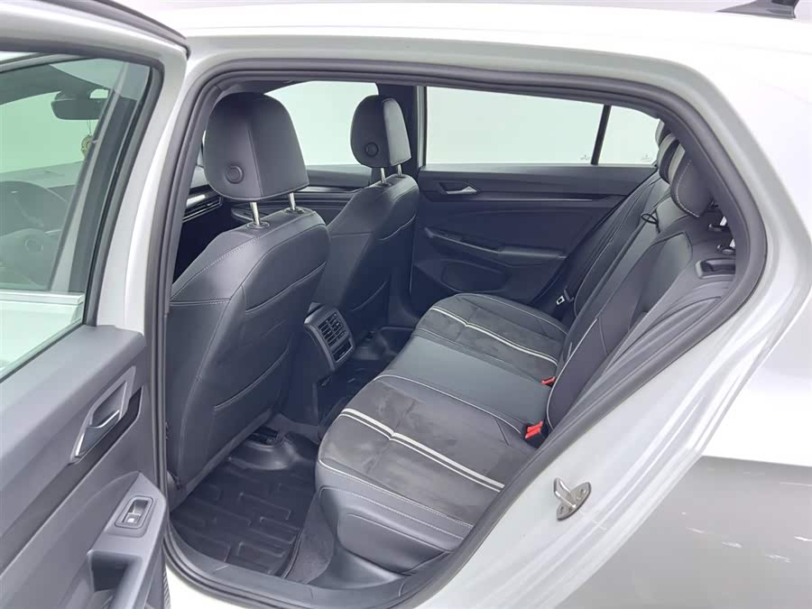 Volkswagen Golf 2021 car image #14