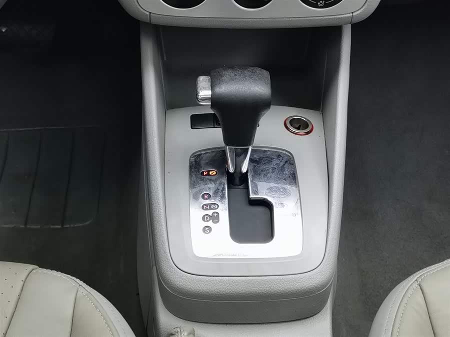 Volkswagen Bora 2011 immagine di auto #14