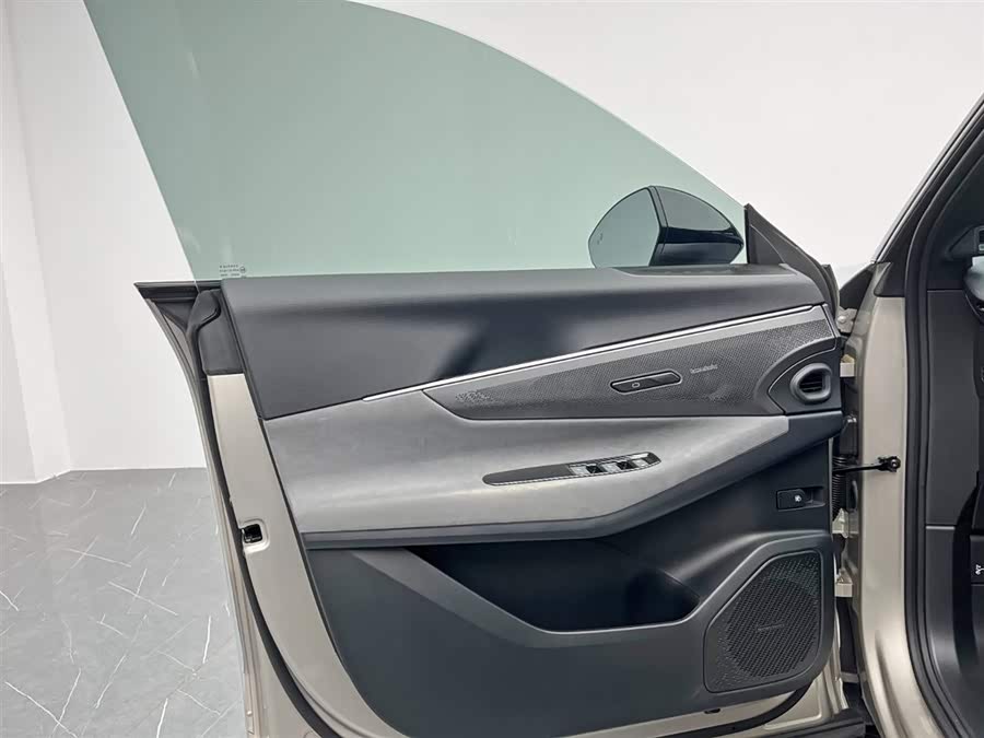 Lynk & Co 08 EM-P 2024 car image #14