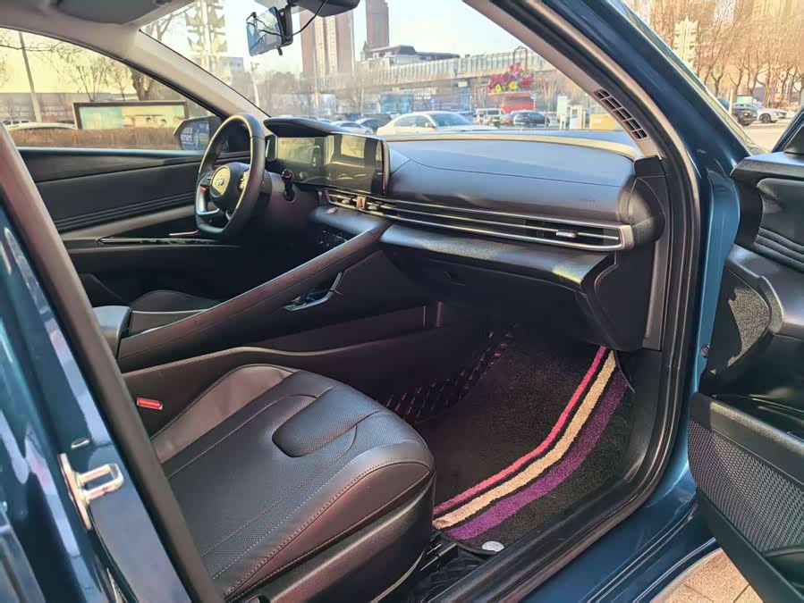 Hyundai Elantra 2023 car image #14