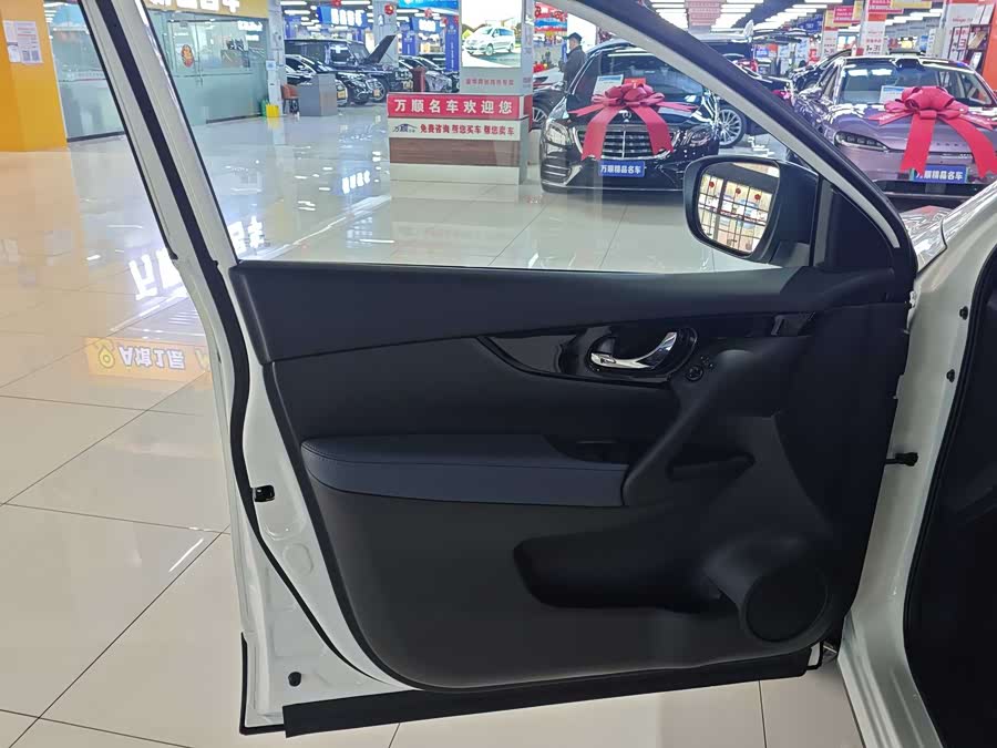 Nissan Qashqai 2025 car image #14
