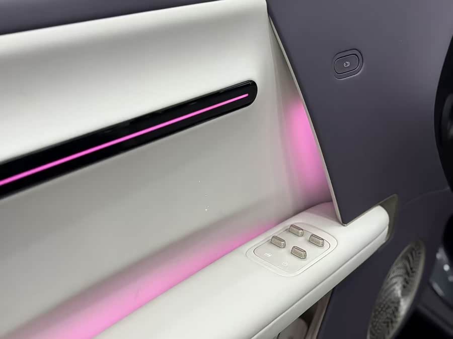 Avatr 06 2025 car image #14