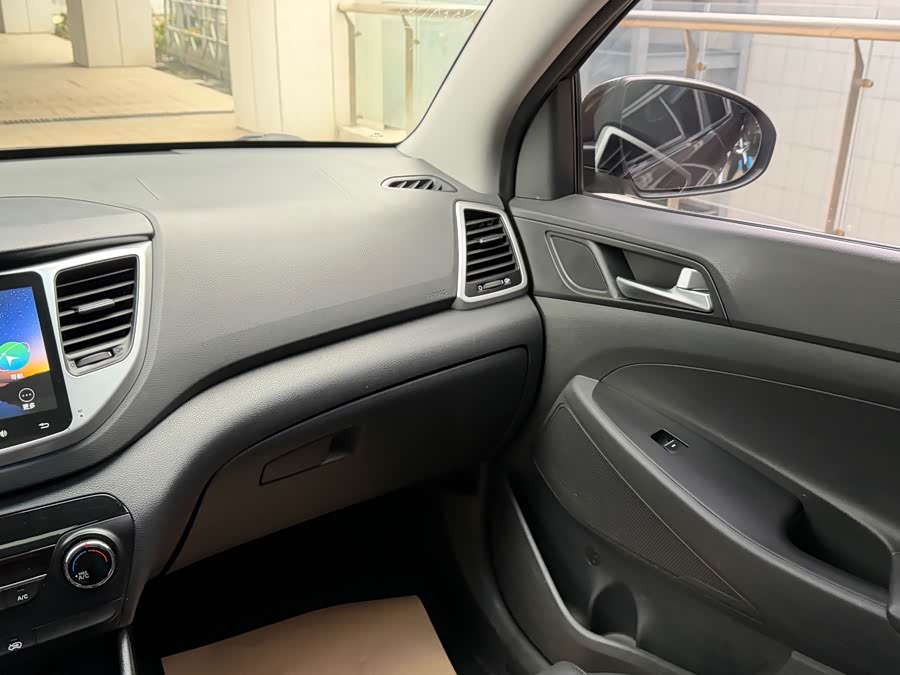 Hyundai Tucson 2016 car image #14