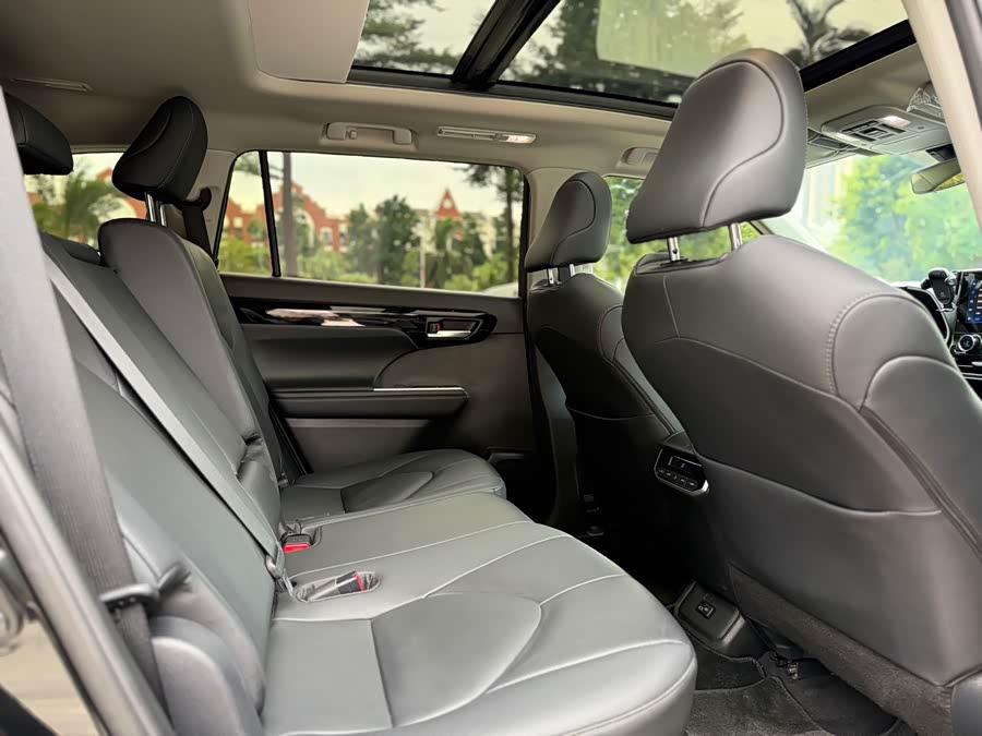 Toyota Highlander 2023 car image #14