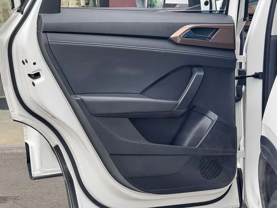 Volkswagen Tharu 2019 car image #14