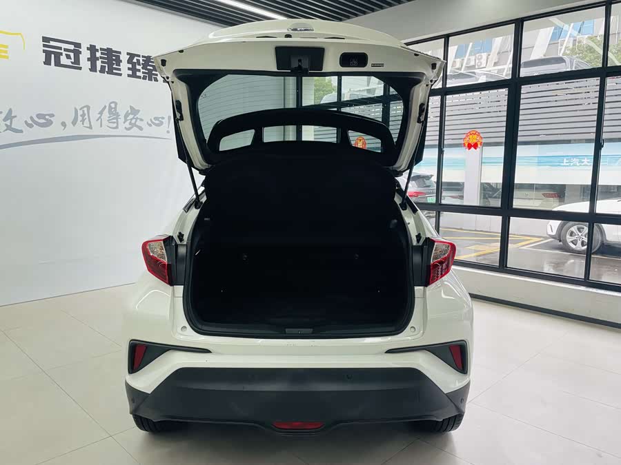 Toyota C-HR 2020 car image #14